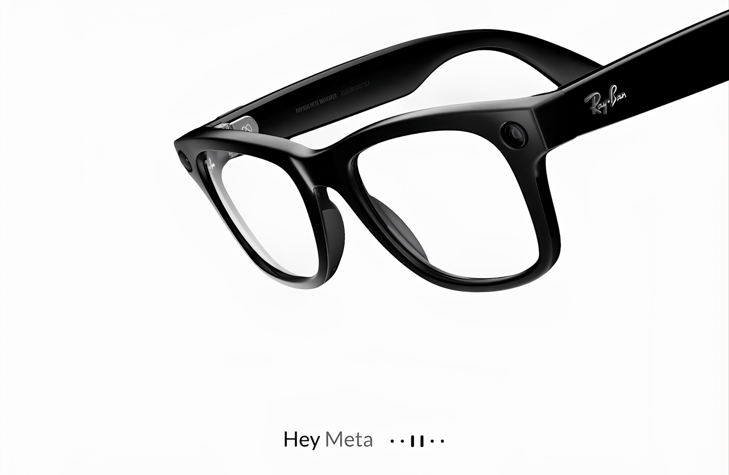 Ray-Ban Meta Wayfarer con lentes transparentes y comando “Hey Meta” activando el asistente de voz.