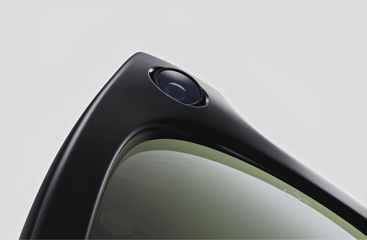 Primer plano de la cámara integrada en la montura de las Ray-Ban Meta Wayfarer.
