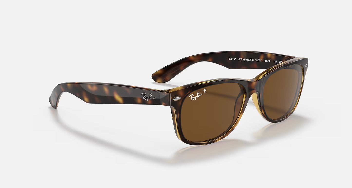 Gafas de sol Ray-Ban New Wayfarer 2132 con montura carey marrón caramelo y lentes marrones, diseño moderno y versátil.