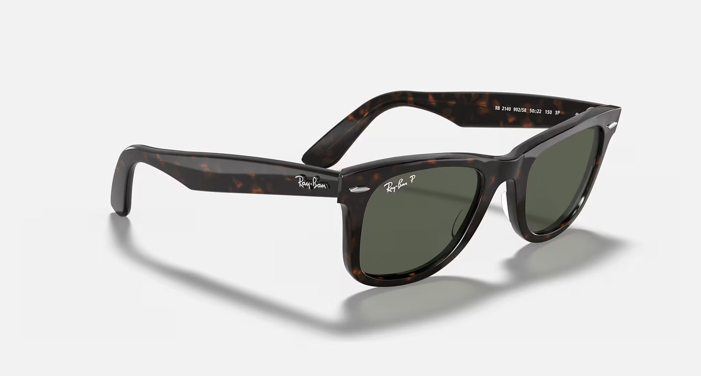 Gafas de sol Ray-Ban Wayfarer 2140 con montura carey y lentes oscuras, estilo clásico y elegante