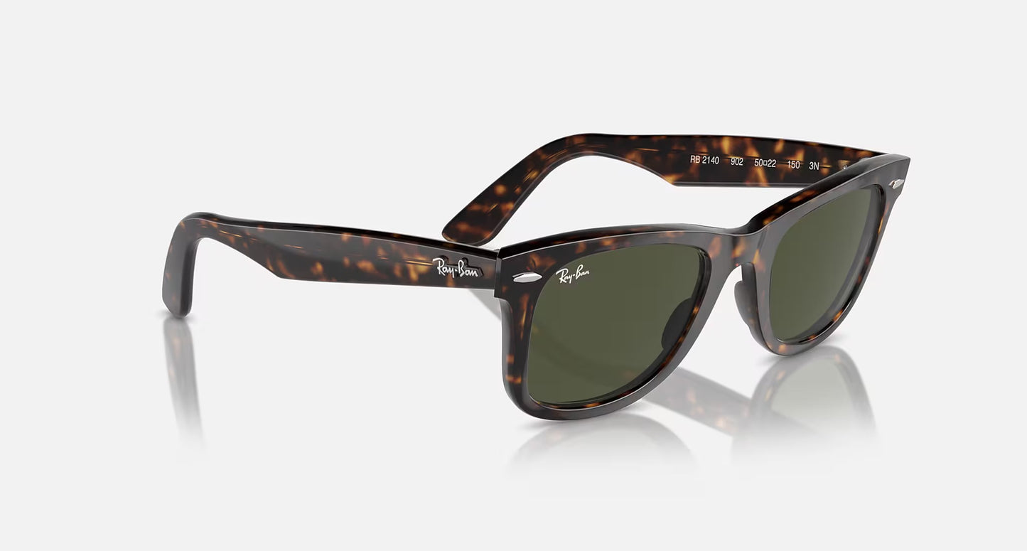 Gafas de sol Ray-Ban Wayfarer 2140 con montura carey y lentes oscuras, estilo clásico y elegante