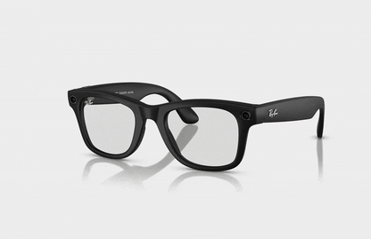 Ray-Ban Meta Wayfarer 601S1M con tecnología IA, montura negro mate y lentes fotocromaticas Transitions verdes
