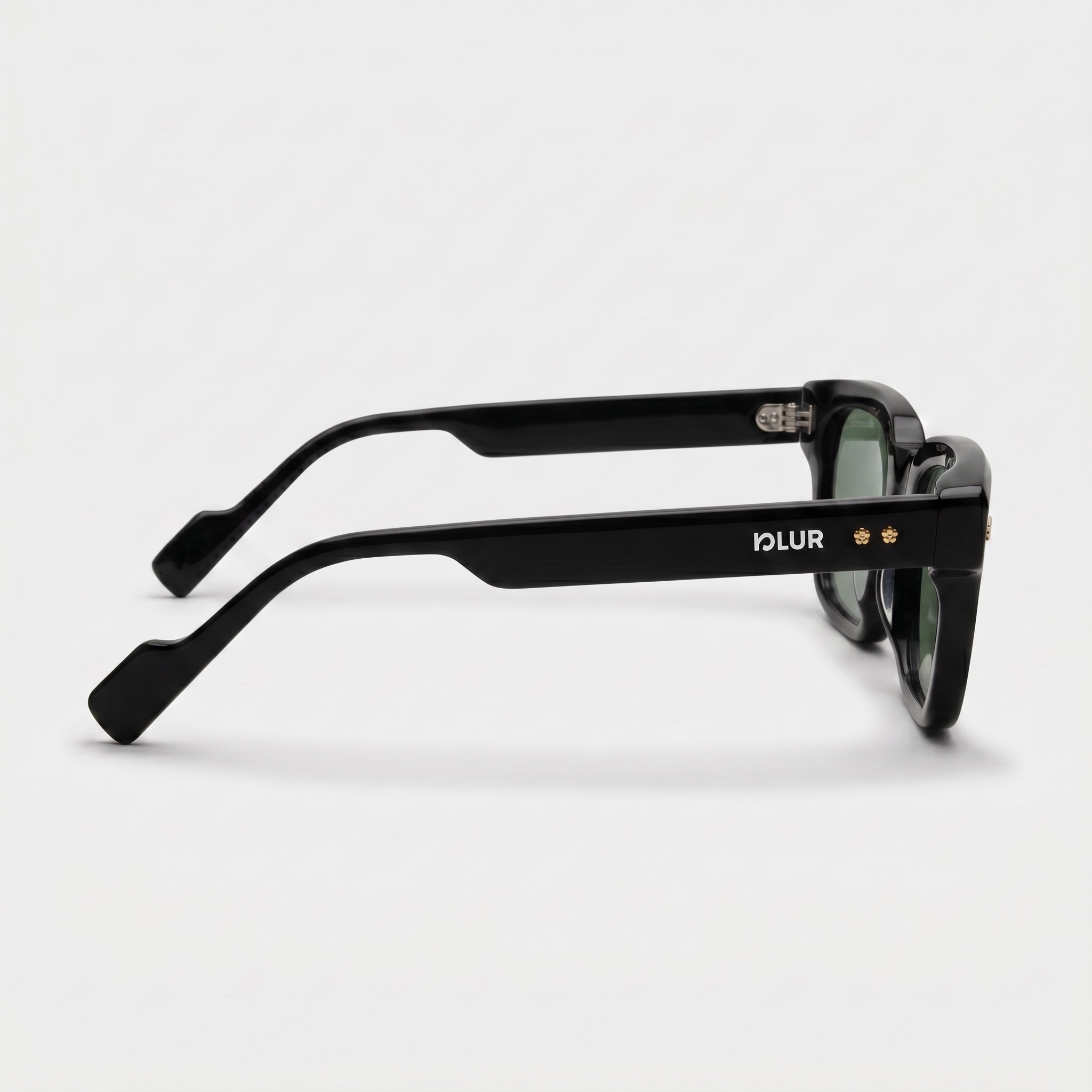 Titan Black C2 | Verde — detalle del logo, gafas de pasta hechas a mano | Blur Eyeshop